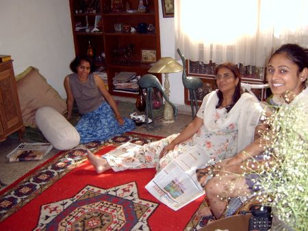 Maya, Ahsa and Shonu at the guesthouse